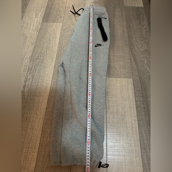 Nike Men’s Gray Jogger Pants - Picture 4 of 4